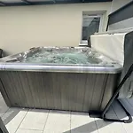 Belle Maison Malou Climatisee Calme, Piscine, Jacuzzi 3km Capbreton 拉本讷