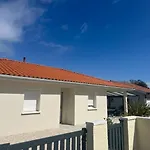 度假居 Belle Maison Malou Climatisee Calme, Piscine, Jacuzzi 3km Capbreton 拉本讷