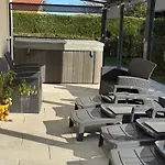 度假居 Belle Maison Malou Climatisee Calme, Piscine, Jacuzzi 3km Capbreton 拉本讷