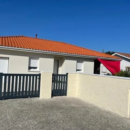 Сasa de vacaciones Maison Malou 3 Chambres, Moins Dd'un Kilometre De Toutes Commodités, Pistes Cyclables Devant L'entrée,a 10km De Bayonne, 6km Capbreton Et 3,8km De La De Labenne
