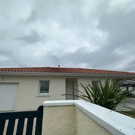Maison Malou 3 Chambres, Moins Dd'un Kilometre De Toutes Commodités, Pistes Cyclables Devant L'entrée,a 10km De Bayonne, 6km Capbreton Et 3,8km De La De
