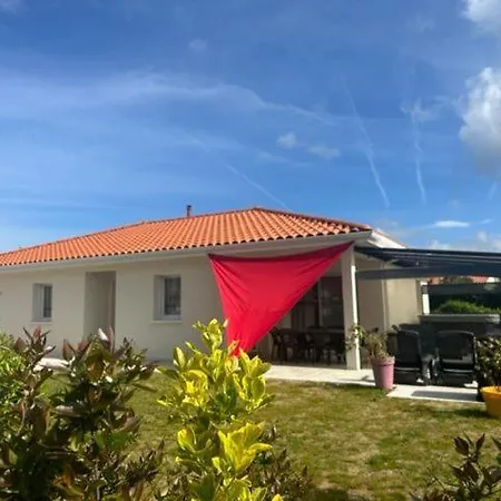 Holiday home Belle Maison Malou Climatisee Calme, Piscine, Jacuzzi 3km Capbreton